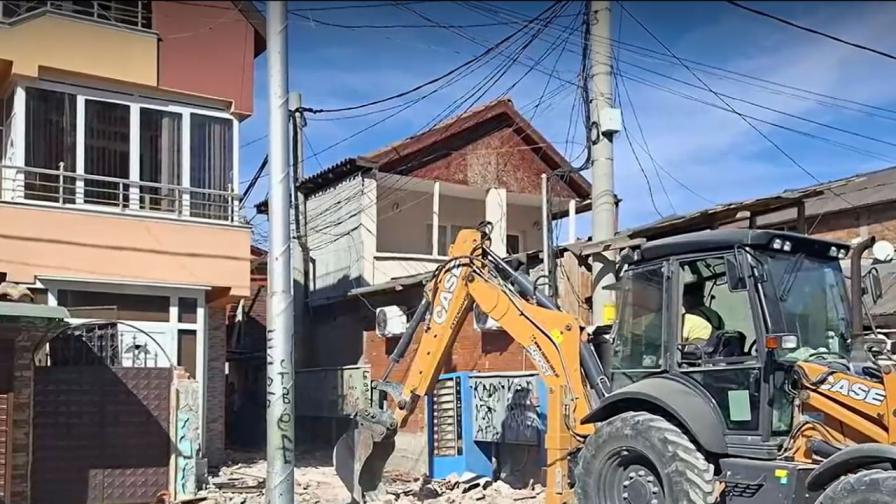 Удар срещу фентанила в Пловдив: Събарят тайни наркодепа и скривалища на дилъри в "Столипиново"