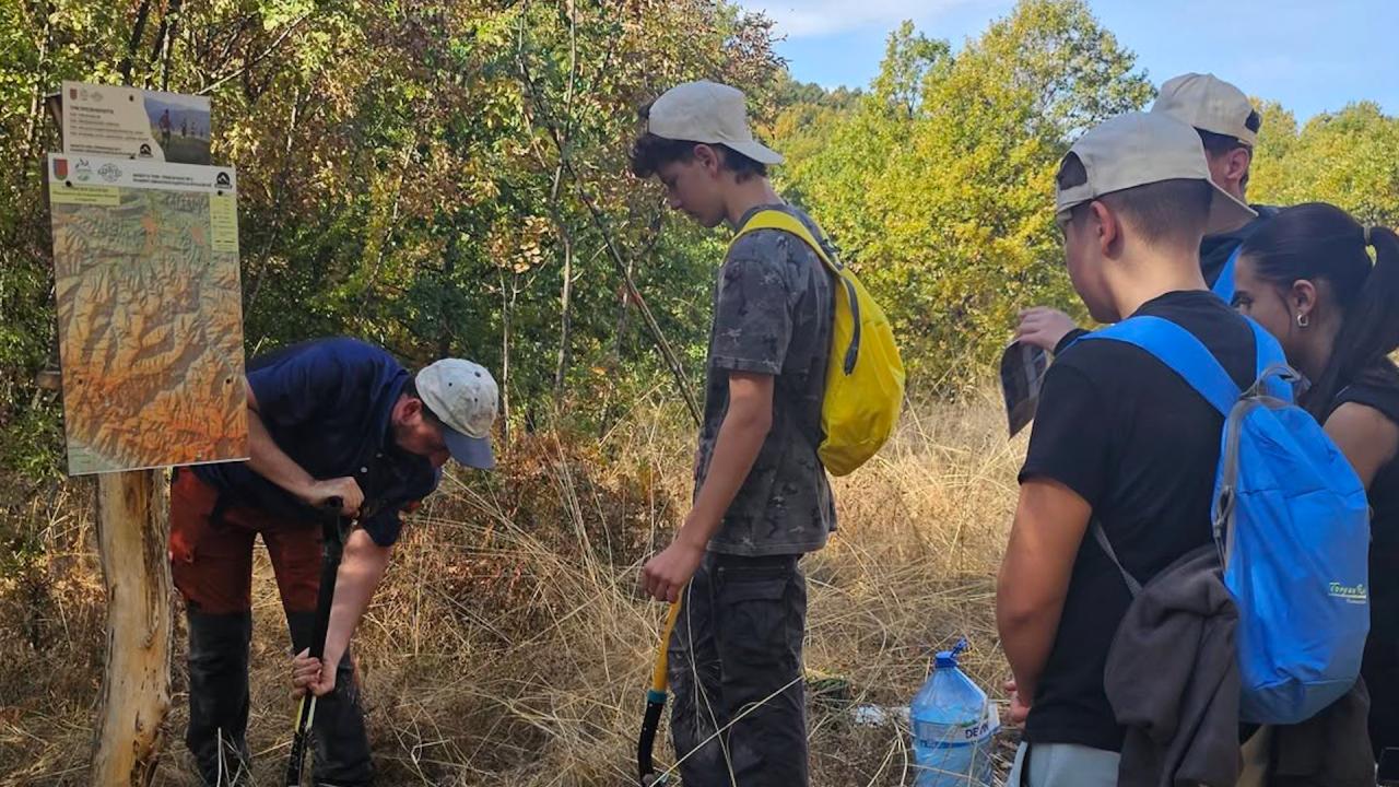 Засаждане на дръвчета в Троянския Балкан