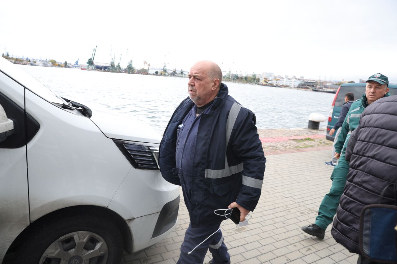 <p>Членовете на екипажа на атакувания с дронове в Черно море малтийски товарен кораб пристигнаха безопасно на Морска гара във Варна след спешната спасителна операция.</p>