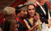 Роклята на принцеса Кейт се заклещи под стол в неловък момент