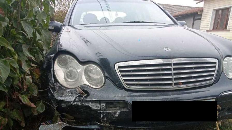 14-годишно момче взе „Мерцедеса“ на баща си и се вряза в ограда в Заветско
