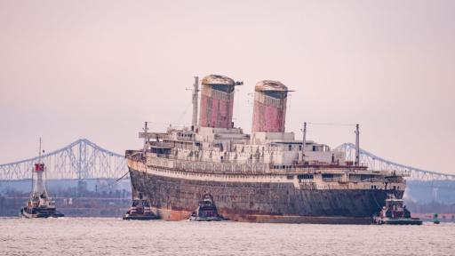 Легендарният лайнер SS United States поема към дъното на океана