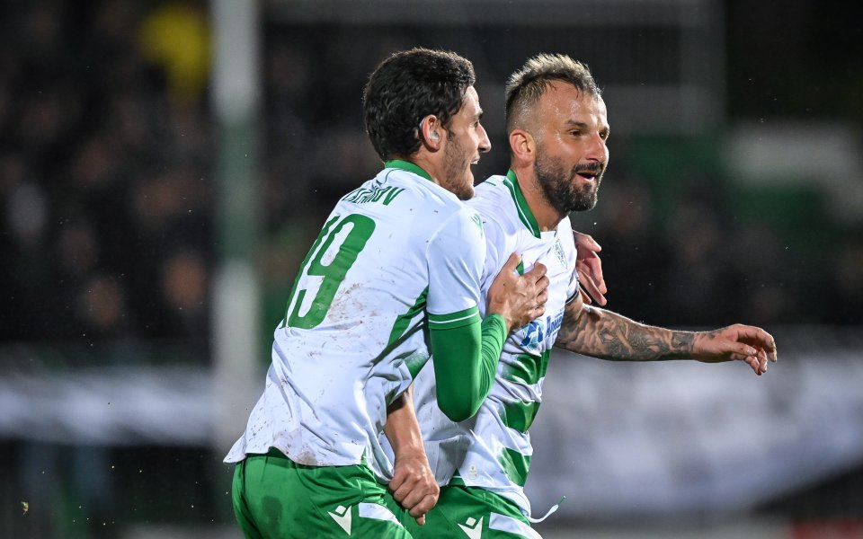 НА ЖИВО: Черно море - Септември София 2:0, играта е подновена след факлите