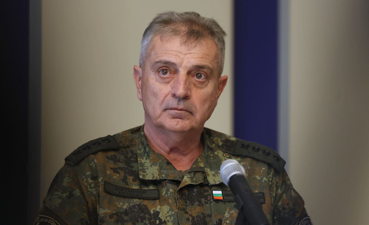 МС предлага адмирал Емил Ефтимов да бъде освободен от длъжността началник на отбраната на 2 януари
