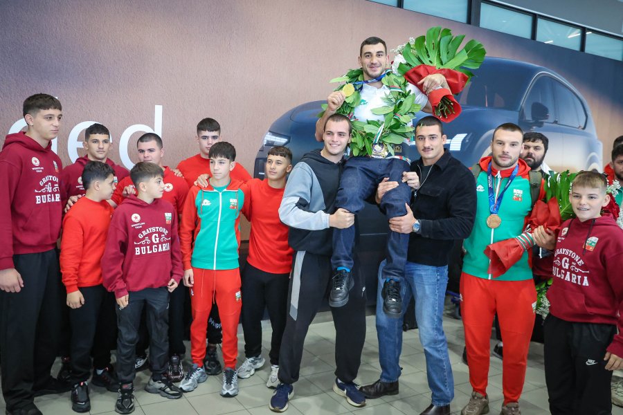 Шампионско посрещане за Семен Новиков в София1