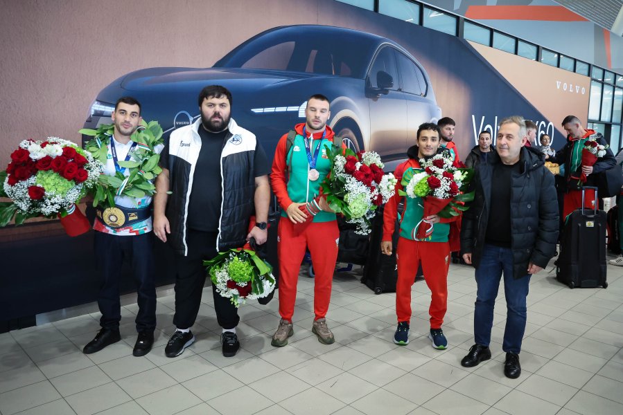 Шампионско посрещане за Семен Новиков в София1