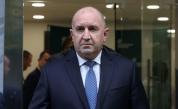 Радев към новите полицаи: Не позволявайте на хората със скъпи коли да погазват закона