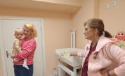 Антонио с майка си и с д-р Стилияна Томова