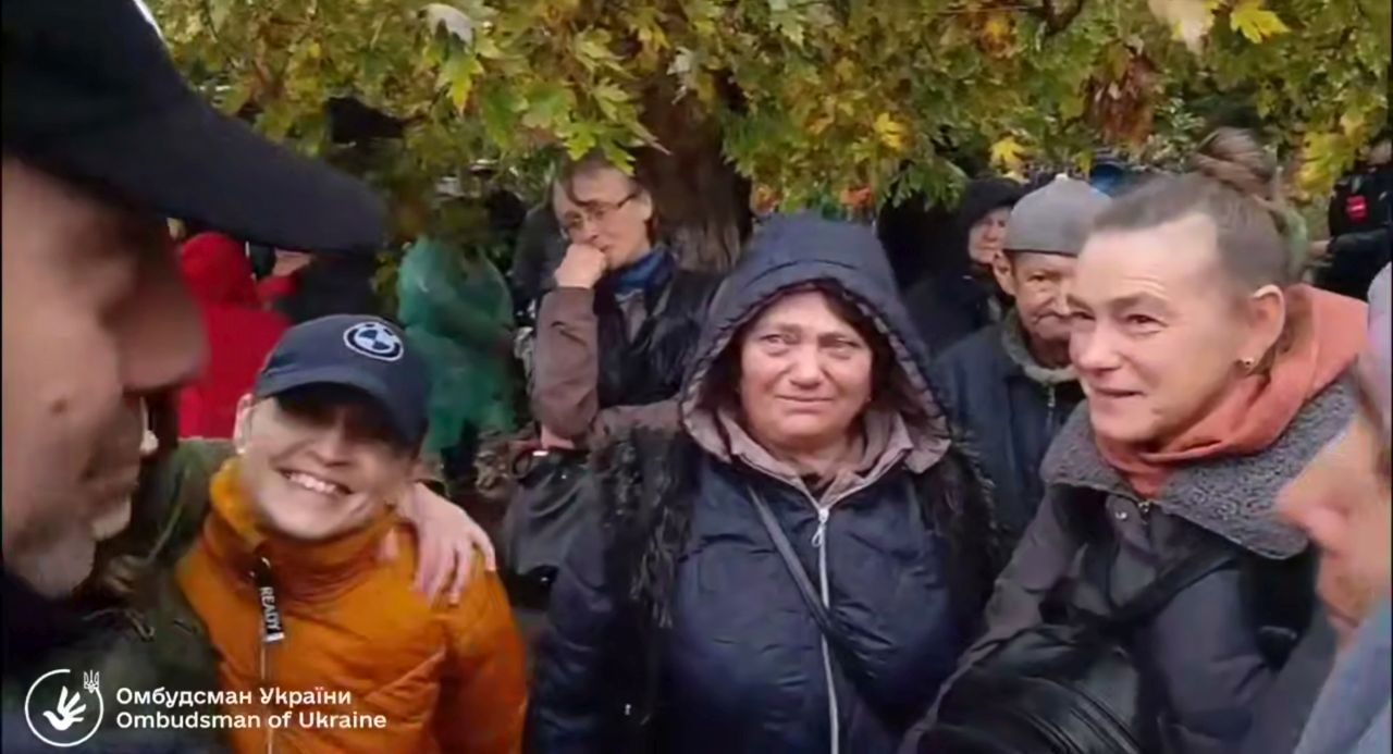 Евакуираните жители на град Олешки пристигнаха в Украйна