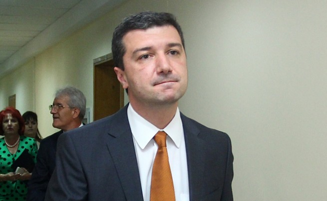 Министър Стойнев готов да отмени новата наредба за топлоснабдяване