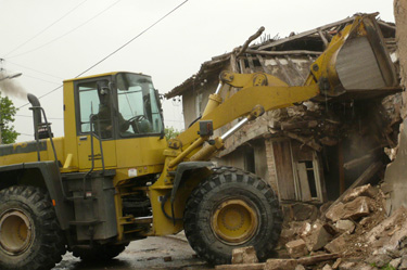 Събарят незаконна вила на благоевградски бизнесмен