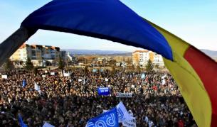 Протест на работници от заводите "Дачия-Рено", които искат властите да ограничат чрез по-високи данъци вноса на автомобили втора употреба, за де бъде стимулирано купуването на местното производство