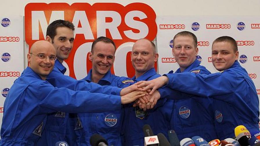 Шестима доброволци в симулирана мисия до Марс