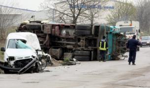 Човек загина при катастрофа със сметосъбиращ камион