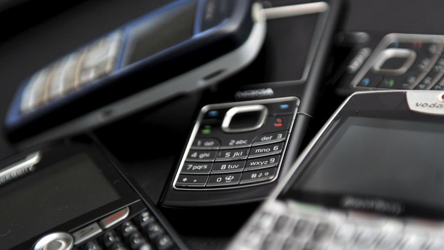 Продажбите на мобилни телефони поставиха антирекорд