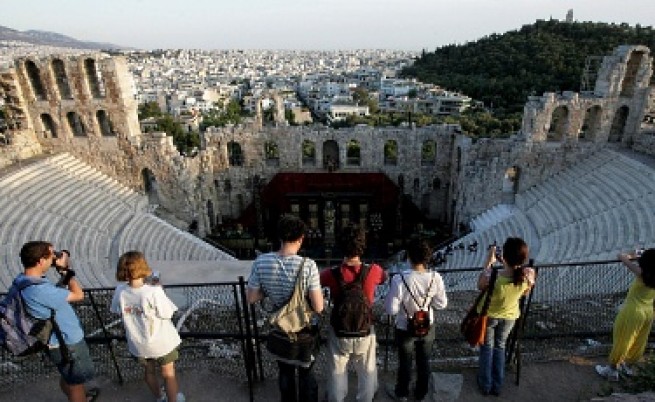 Забраняват високите токчета на Акропола