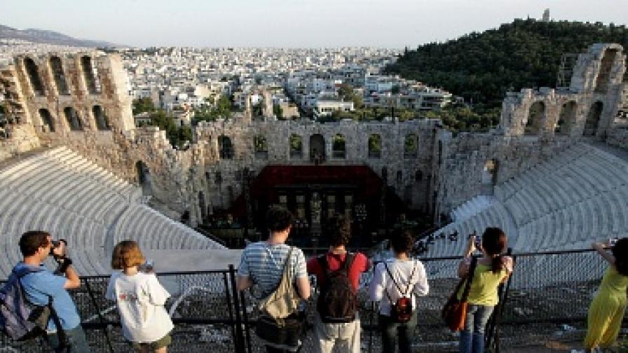 Забраняват високите токчета на Акропола