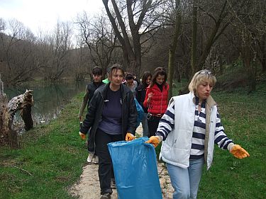 Доброволци и известни лица ще чистят природните ни паркове