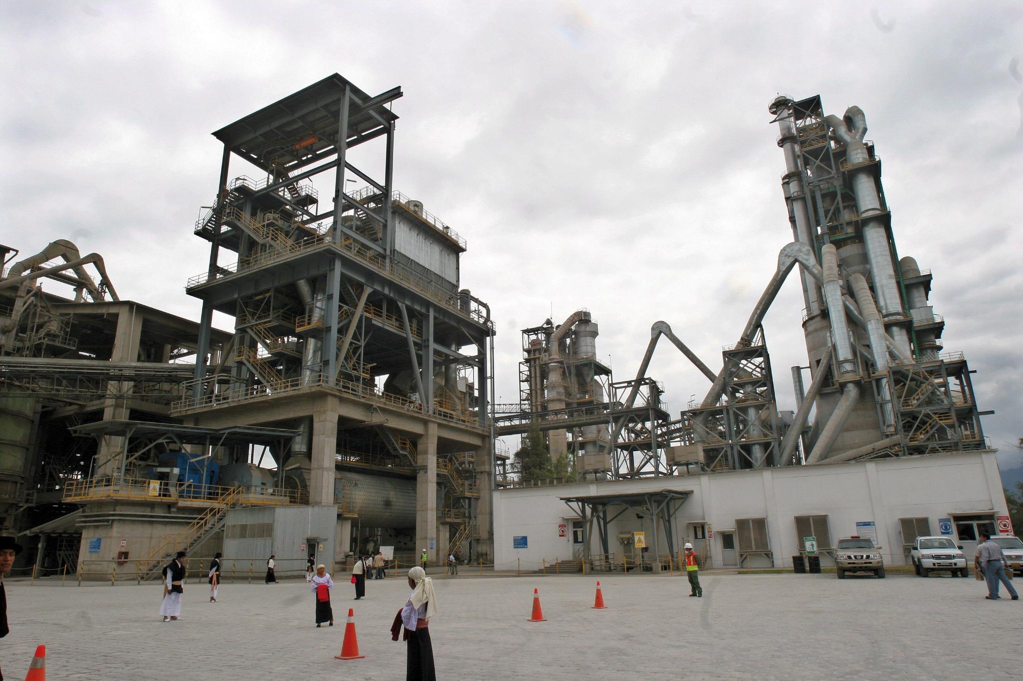 Спират продажбата на опасен цимент