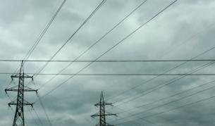 Намалиха цените и на тока