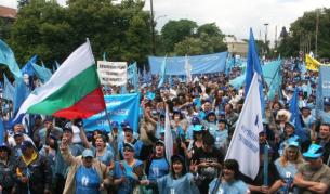 Протестен митинг на "Подкрепа": 20 години на лъжи, грабежи и предателство стигат! Искаме справедливост, искаме възмездие!