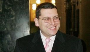 Марио Николов в отлично настроение в българския съд