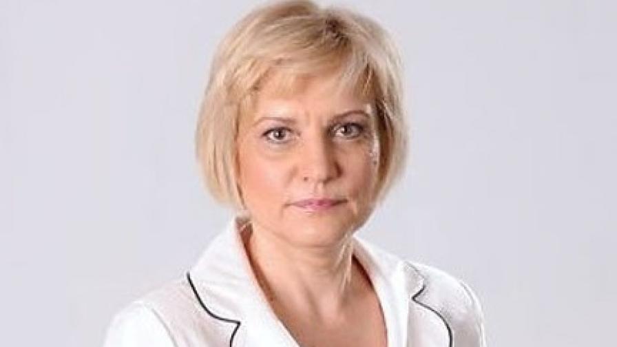 Менда Стоянова, специалист по  данъчни, осигурителни, финансово-икономически въпроси, е председател на комисията по бюджет и финанси