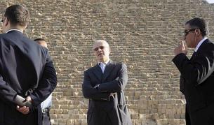 Сръбският президент Борис Тадич на посещение на пирамидите в Египет.