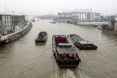 Мъж скочи от ферибот, бяга от жена си 