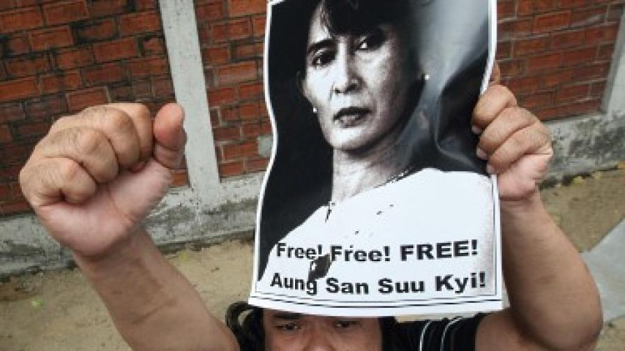 Привърженици на опозиционната лидерка настояват за освобождаването й
