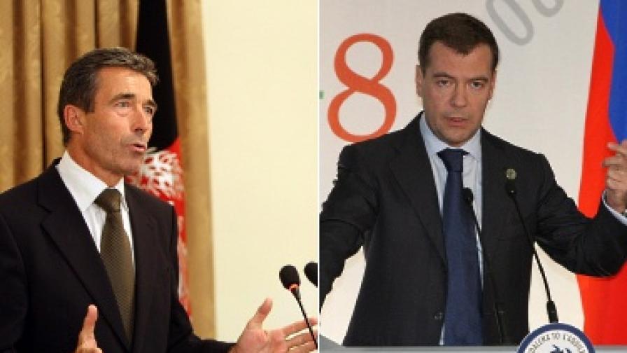 Генералният секретар на НАТО Андерс фог Расмусен и руският държавен глава Дмитрий Медведев
