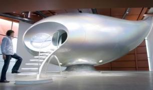 НЛО като изкуство - този модел на летяща чиния, дело на японеца Марико Мори, дори бе изложен в музей