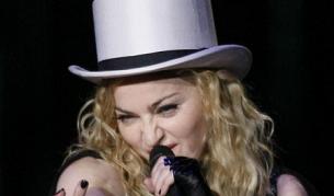 Мадона на сцената във Варшава