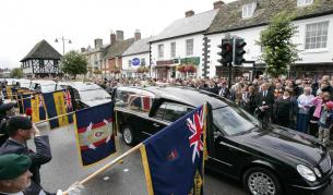 Погребение на четирима убити в Афганистан войници.