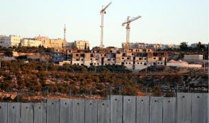 Строителство на ново селище, недалеч от защитната стена край Витлеем