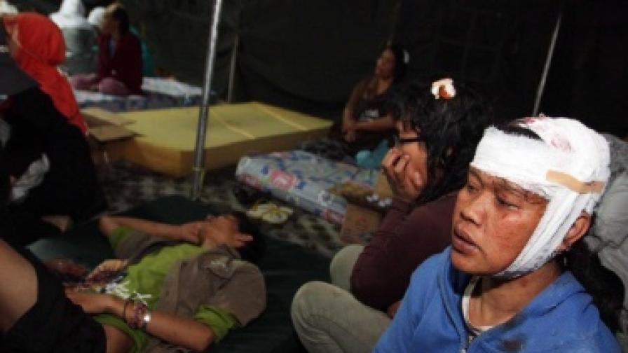 Десетки жертви след 7 по Рихтер в Индонезия