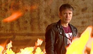 Брус Дикинсън в кадър от филма