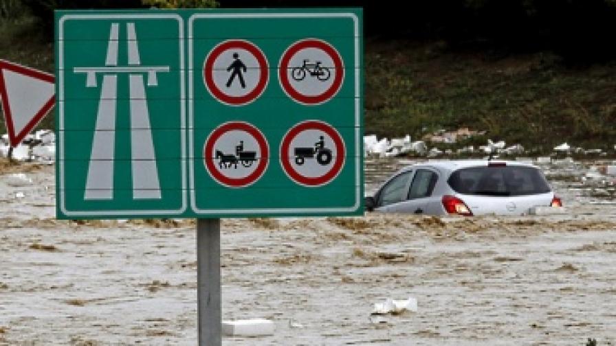 Петима загинаха при нови наводнения в Турция