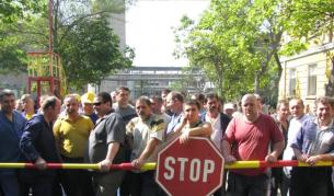 Работници от Оловно-цинковия комбинат в Кърджали протестират за заплати и срещу антикризисната програма на собственика (снимка от юли 2009 г.)