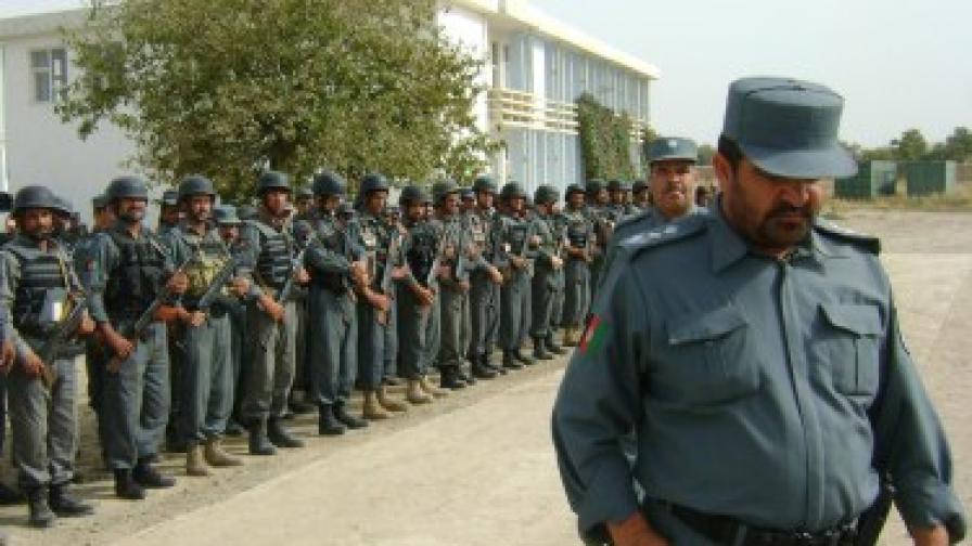 Афганистанските полицаи просто искат да си лежат