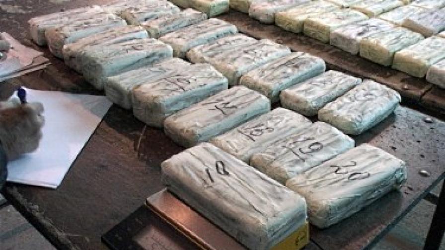Задържаха почти 30 кг хероин на Калотина