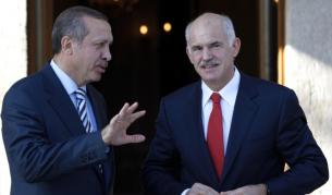 Георгиос Папандреу бе посрещнат от турския премиер Реджеп Тайип Ердоган в Истанбул (фотография от 9 октомври 2009)