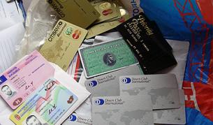 Фалшиви документи, банкови карти и пари, иззети в София при съвместна акция на българската полиция и Европол. Страната ни играе централна роля в пазара на фалшиви евро и разплащателни банкови карти в ЕС