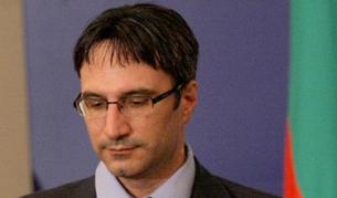 Въпреки че проблемите с финансирането на "Белене" се оформиха по време на кабинета "Станишев", вчера БСП не пропусна да поиска оставката на министърът на икономиката и енергетиката Трайчо Трайков