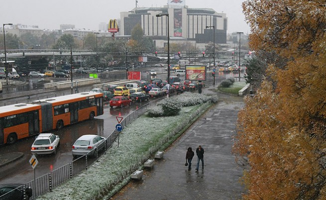 Първи сняг в София, ограничения по пътищата