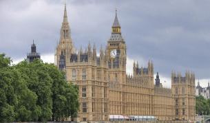 "Отрязаха" харчовете на британските депутати