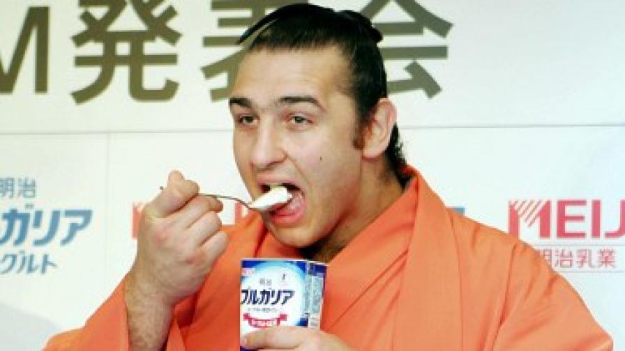 Българинът Калоян Махлянов-Котоошу е едно от рекламните лица на българското кисело мляко, произвеждано в Япония