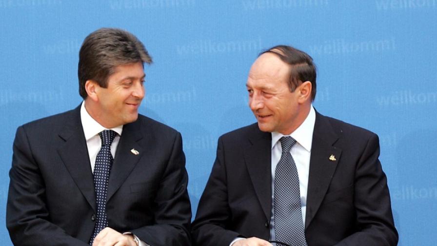 Президентите на най-корумпираните бивши комунистически държави в Европа - Първанов и Басеску. Фотография от 2005 г.