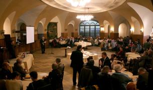 20 години след 10 ноември 1989 г. отново в "Яйцето" в Софийския университет се събраха стари приятели.