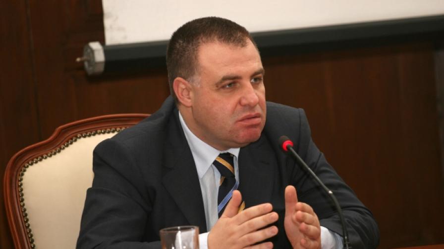 Министър Найденов уволни всички областни директори